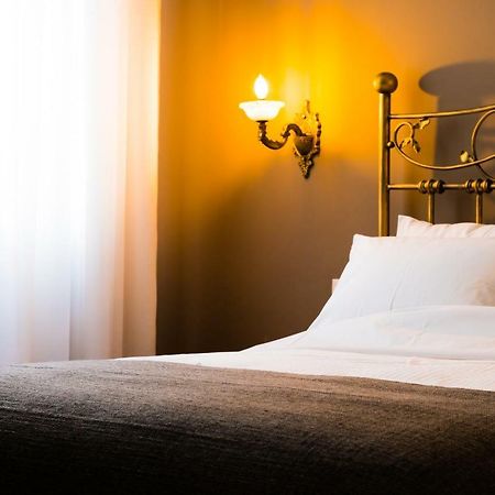 Ch Adrianou Suites Атина Екстериор снимка