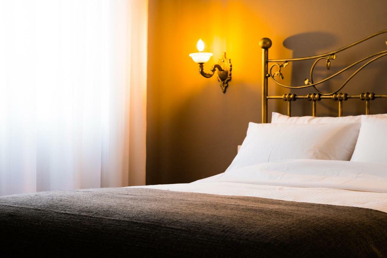 Ch Adrianou Suites Атина Екстериор снимка