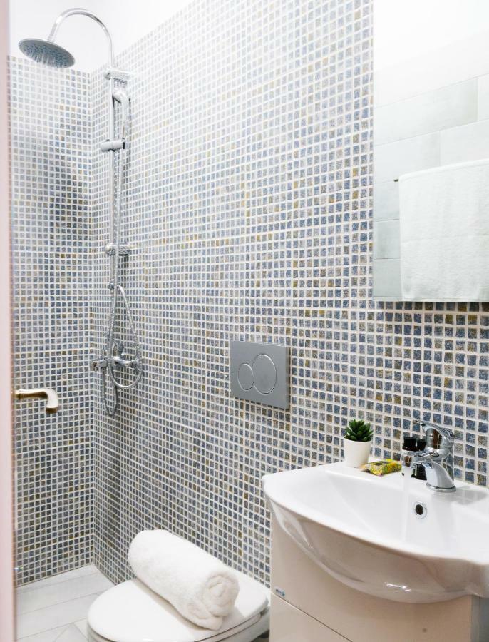 Ch Adrianou Suites Атина Екстериор снимка