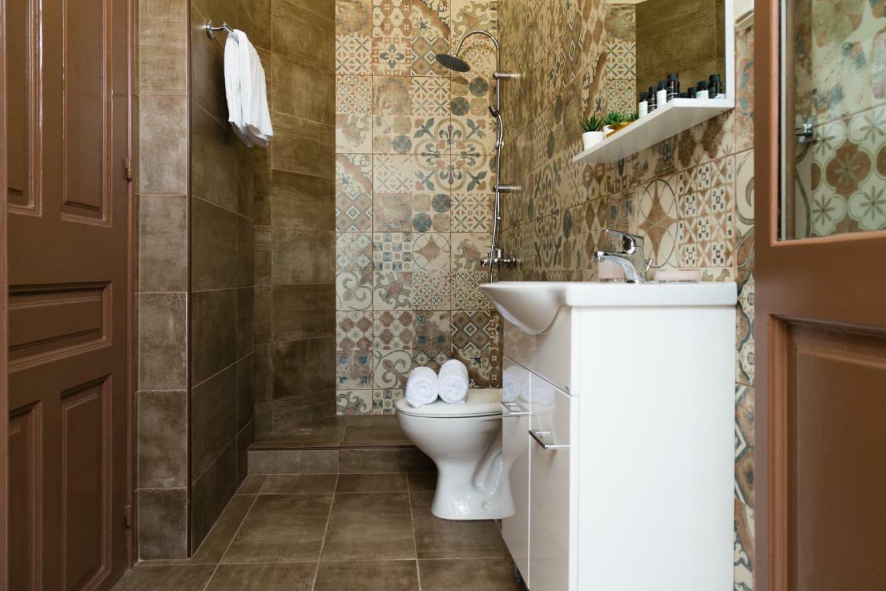 Ch Adrianou Suites Атина Екстериор снимка